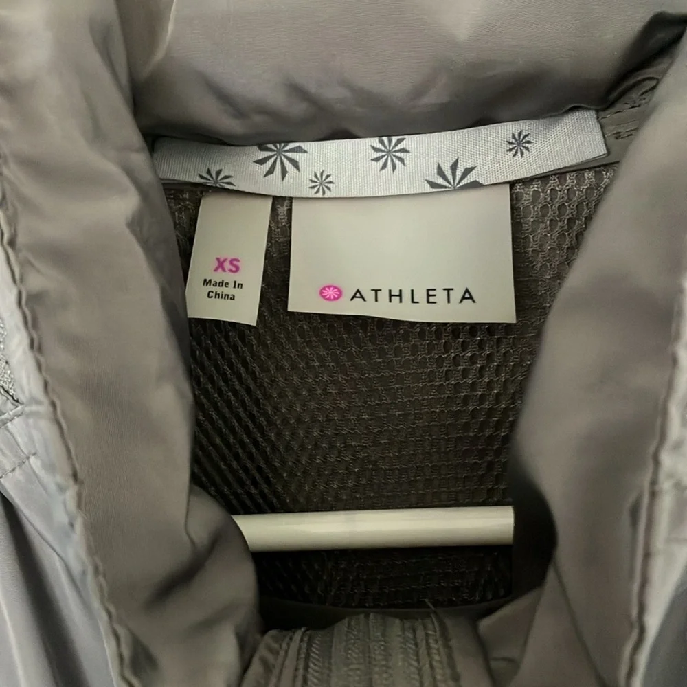 Athleta Gray Lightweight Hooded Spring Jacket LIKE NEW - Picture 6 of 8